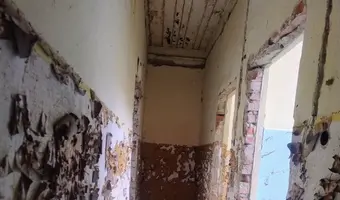 Opuszczone hale i piwnice