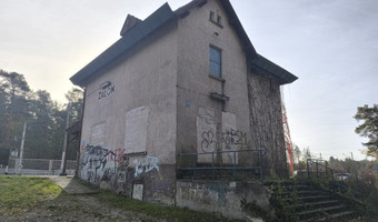 Opuszczony dom w którym sprzedawano bilety.