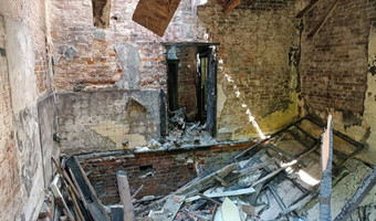 Opuszczony, zawalony i spalony dworek/willa