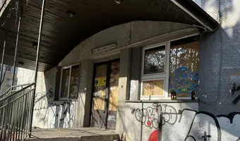 Dwie opuszczone kamienice na osiedlu - zdjęcie 2/4