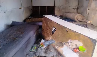 Opuszczony mały budynek