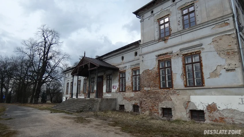 Dwór popielów, ruszcza