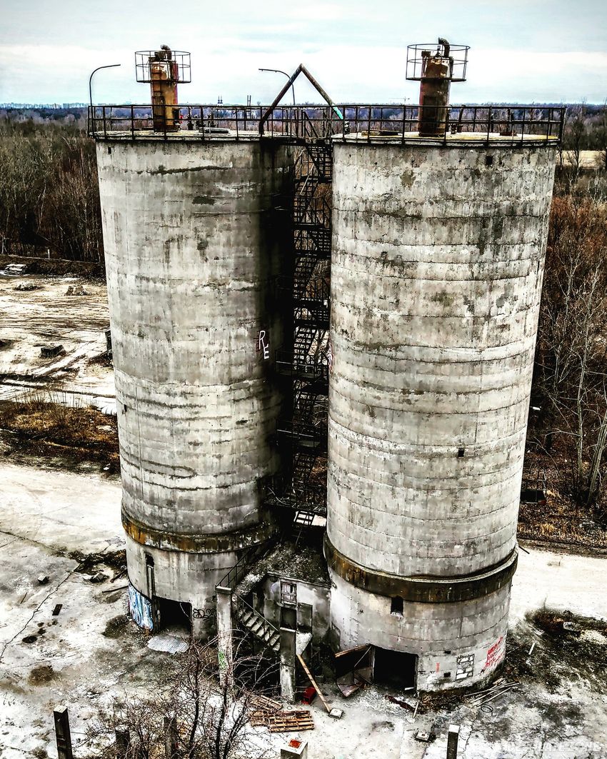 Fabryka domów zburzona