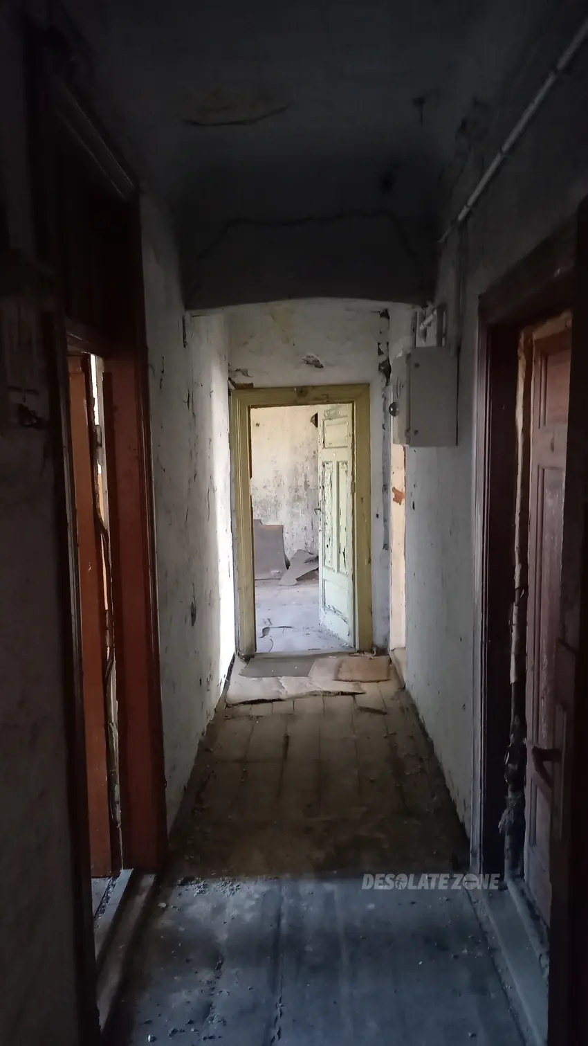 Opuszczona kamienica piaseczno - zdjęcie 1/4