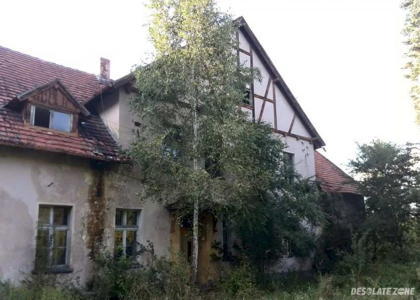 Dworek myśliwski, gwoździce