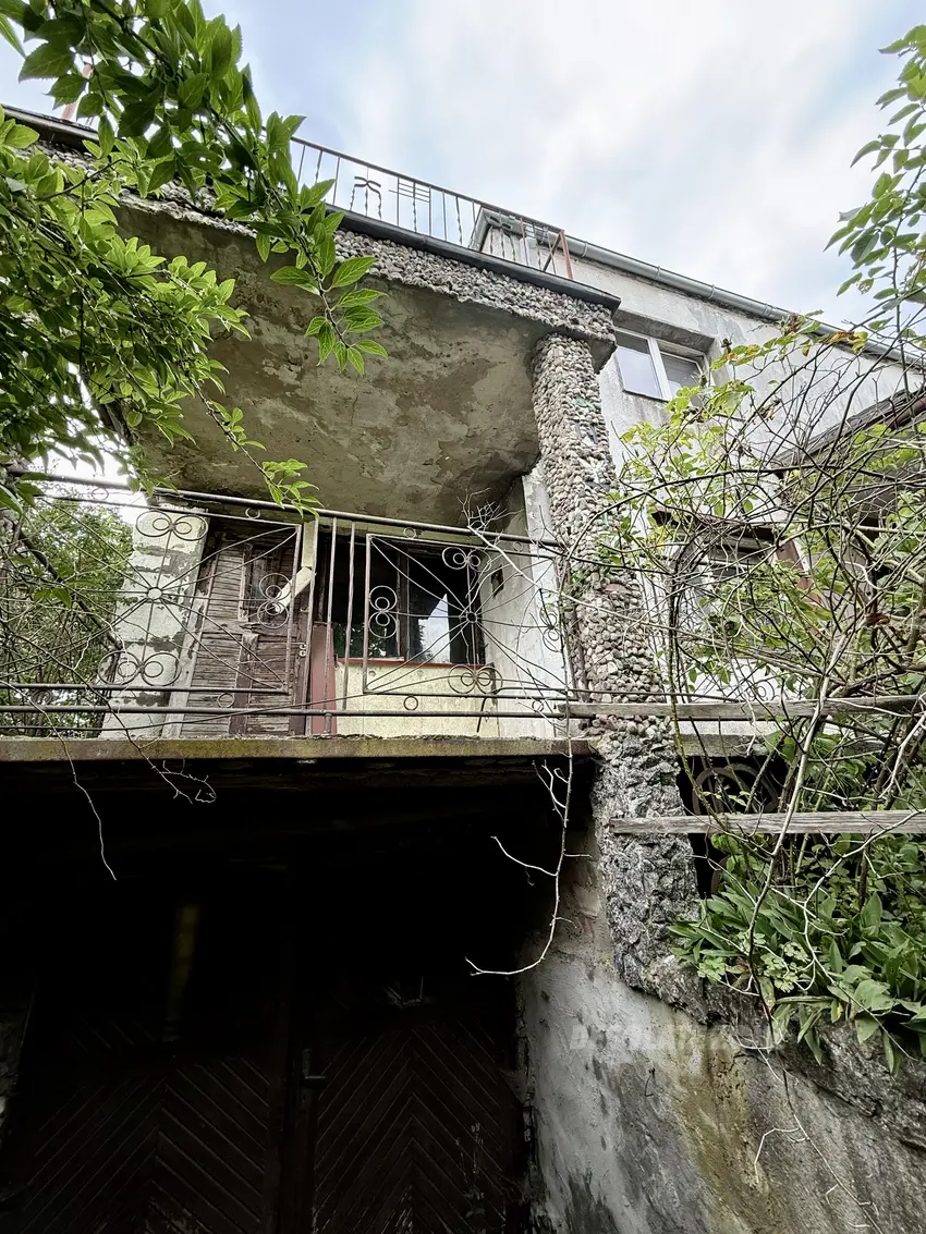 Opuszczony dom - zdjęcie 1/10