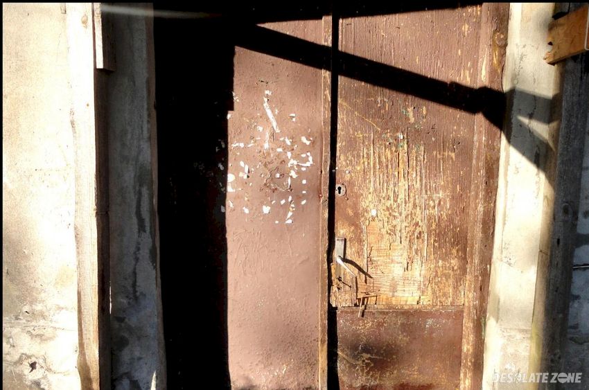 Opuszczona kamienica (stare gimnazjum), warszawa