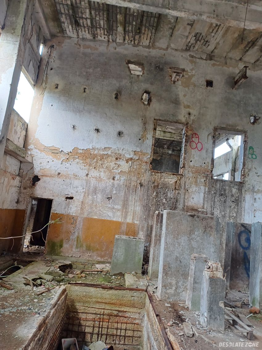 Opuszczony zakład utylizacji zwierząt - stoki duże