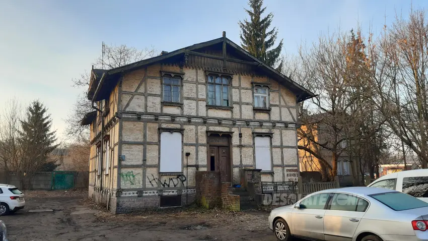 Opuszczona kamienica - zdjęcie 1/9