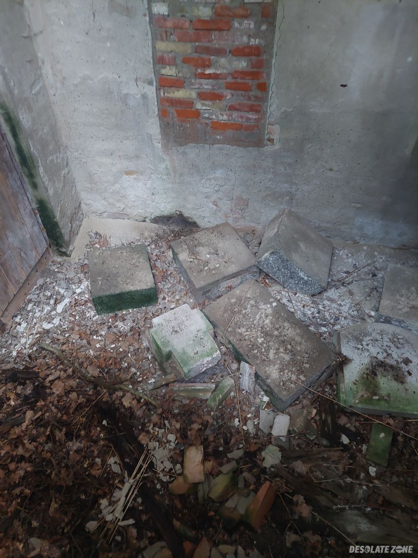 Opuszczona kaplica cmentarna