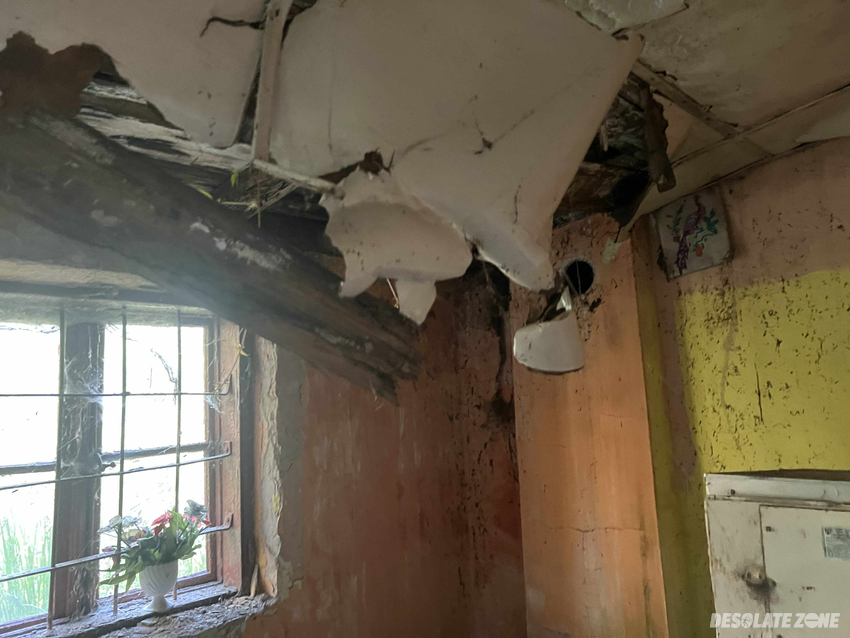 Mały opuszczony domek