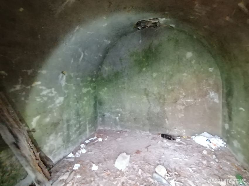 Opuszczone domki letniskowe z basenem