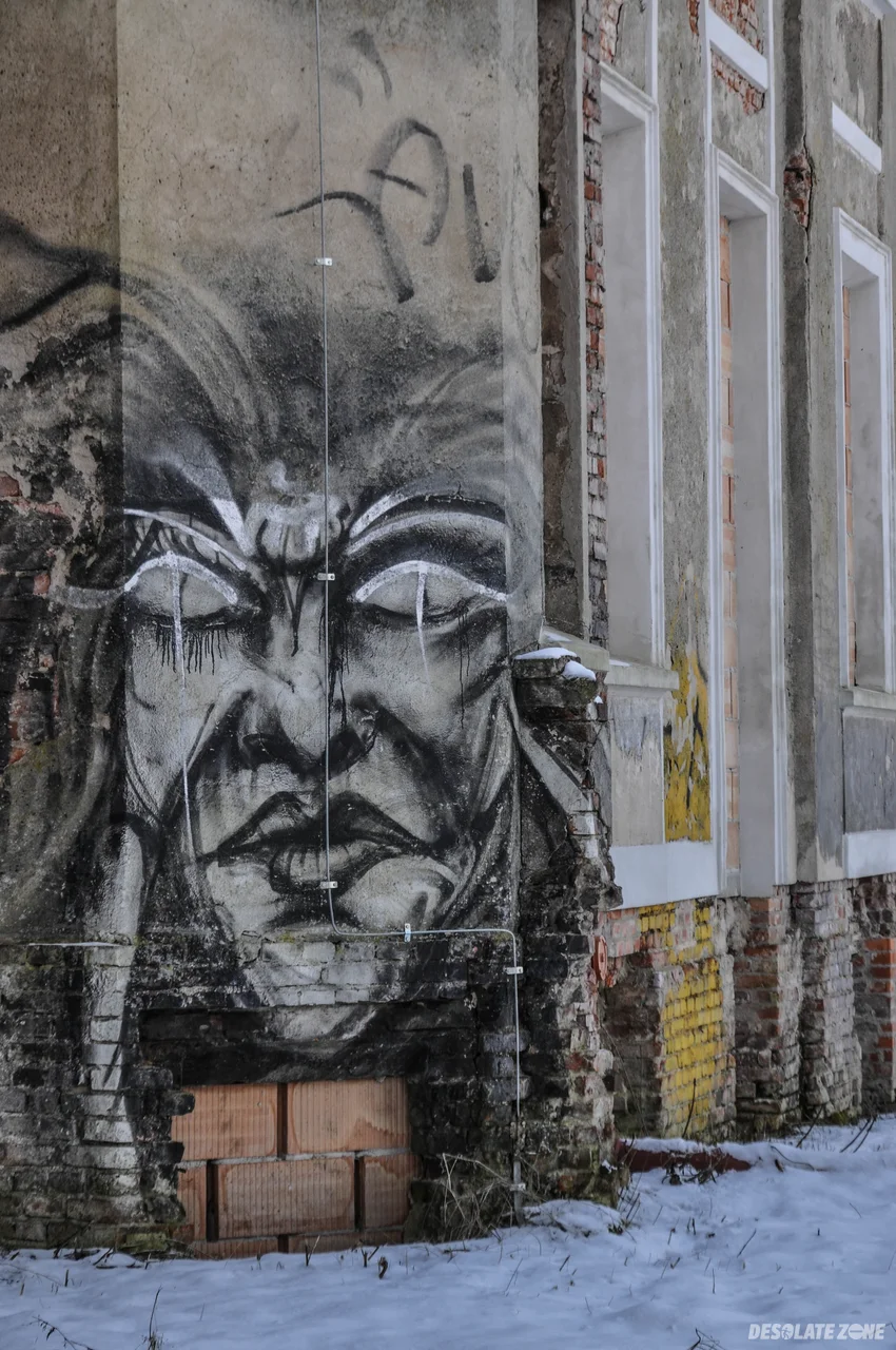 Zapomniany pałac, unia