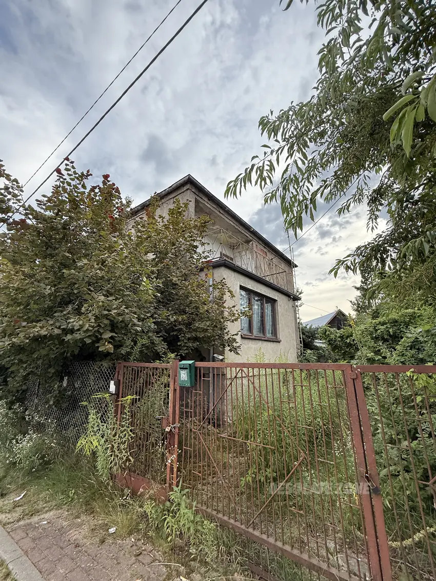 Opuszczony dom - zdjęcie 1/4