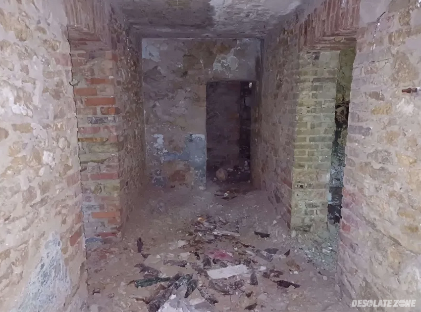 Opuszczony dom z gospodarstwem