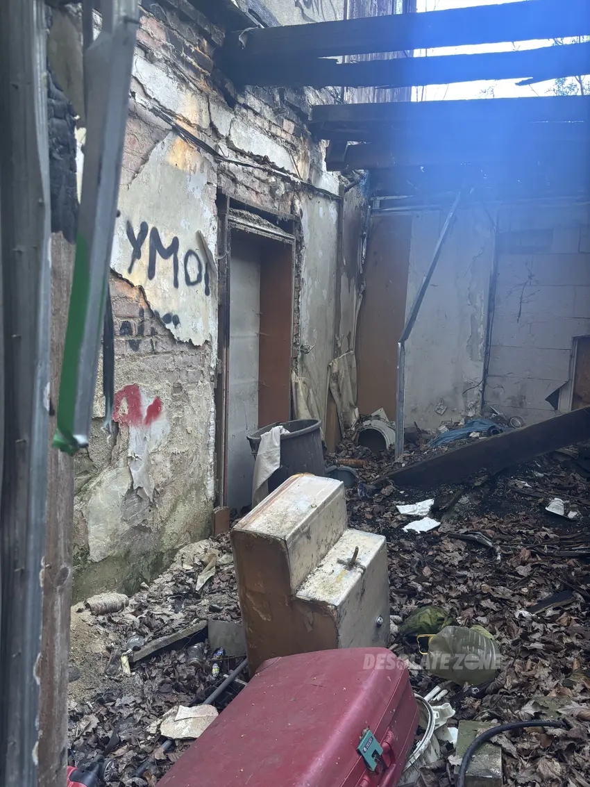 Opuszczony dom - zdjęcie 1/4