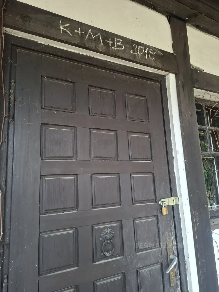 Dwa opuszczone domki - photo 1/4