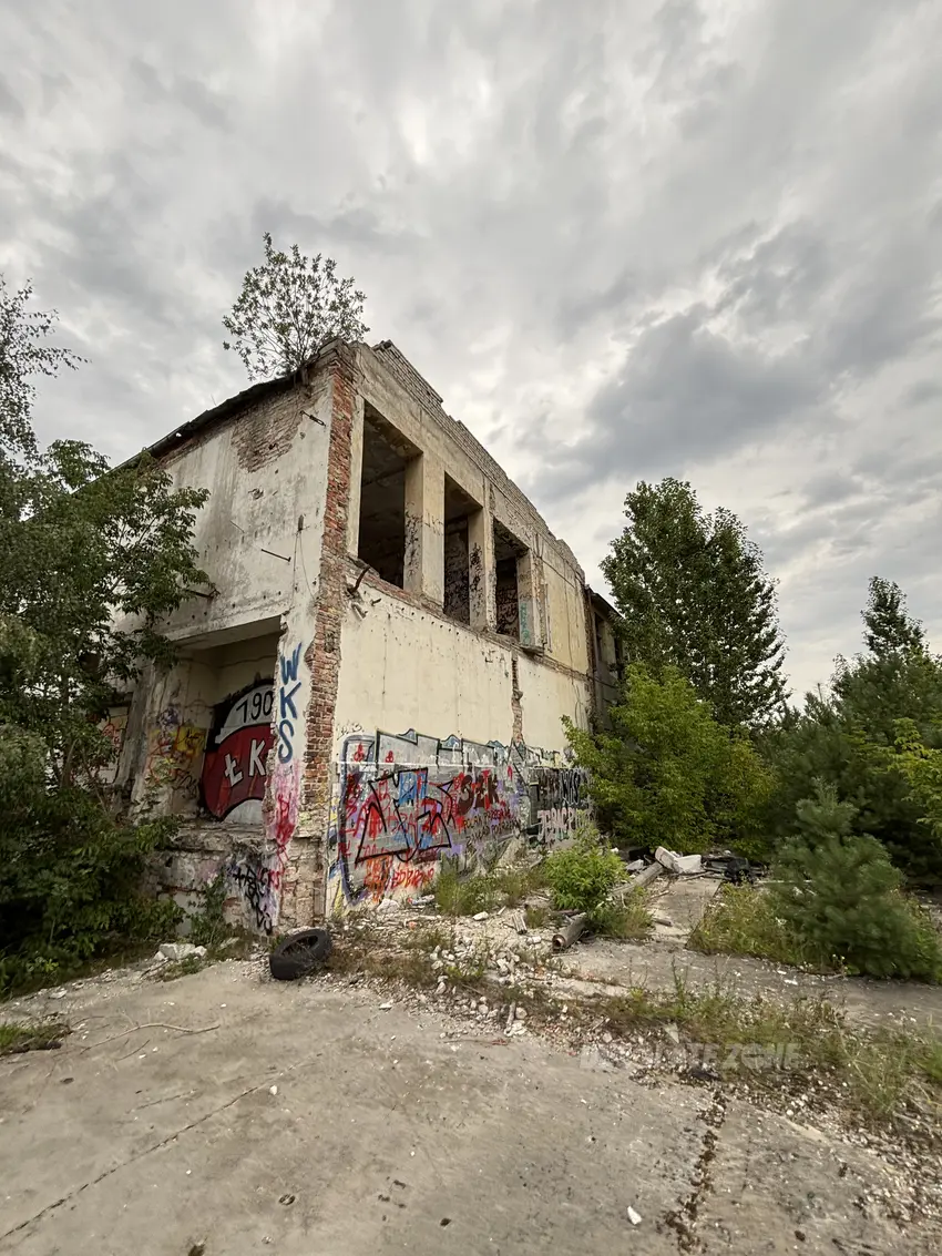 Opuszczony budynek rzeźni - photo 1/11