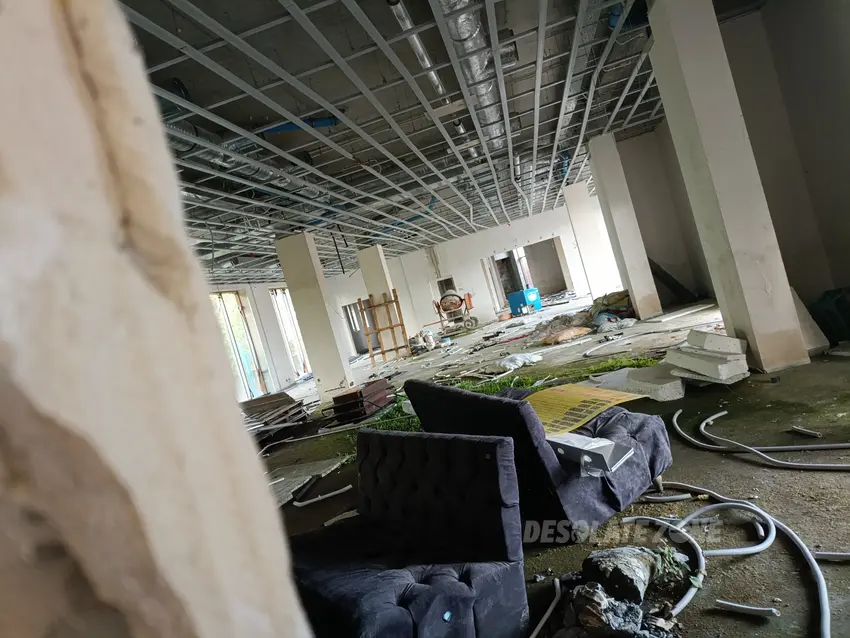 Opuszczony hotel - zdjęcie 1/2