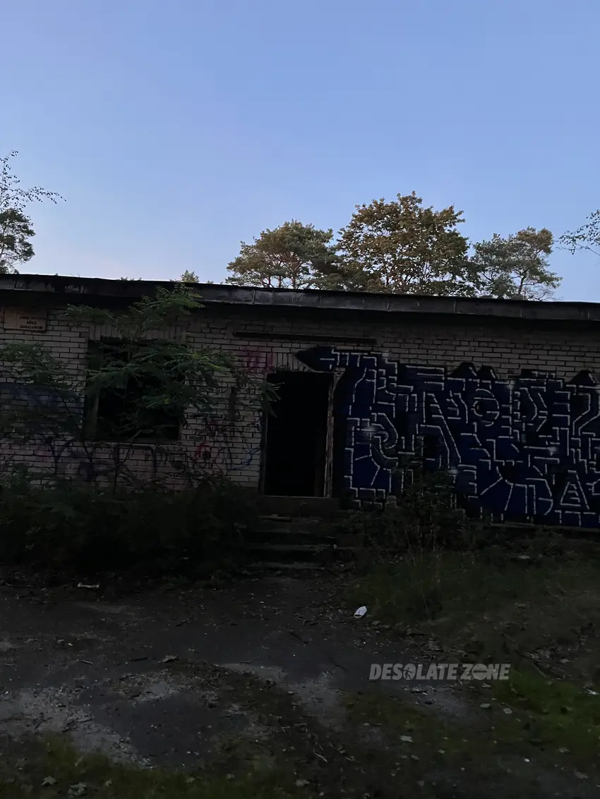 Budynek przy dawnym sanatorium - photo 1/12