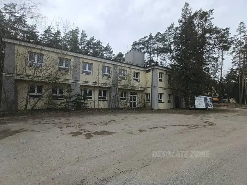 Opuszczony hotel black tower - zdjęcie 1/4