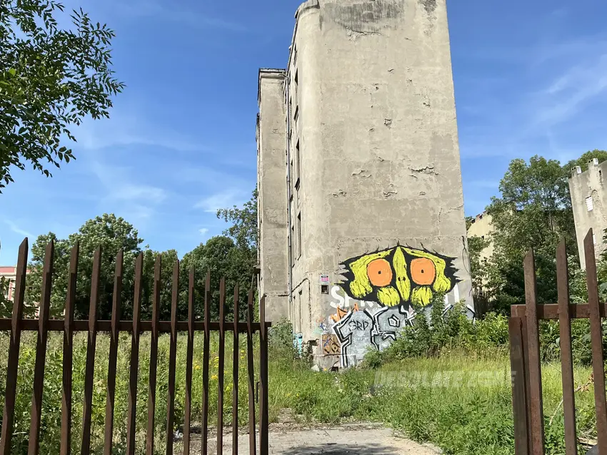 Opuszczona kamienica - photo 1/12