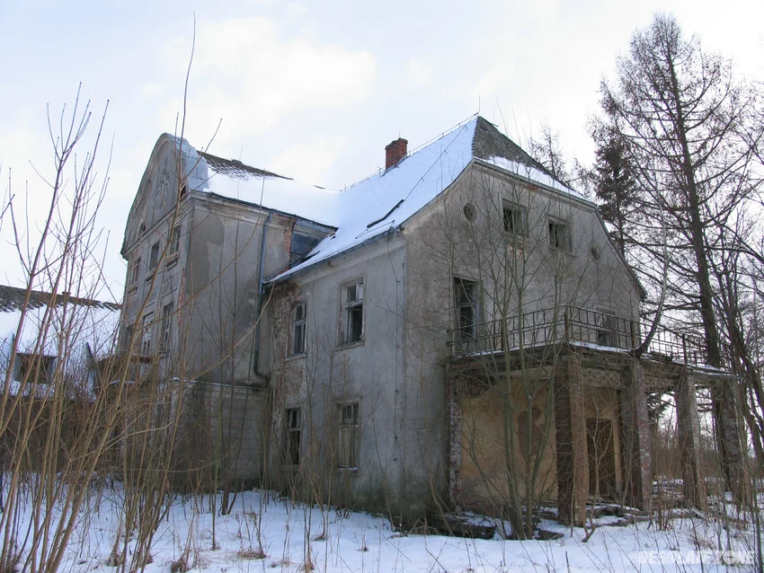 Spalony dwór z x v i i i wieku, wytowno