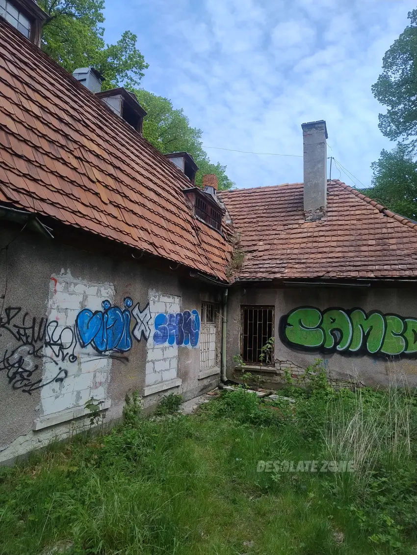 Opuszczone budynki szpitala psychiatrycznego srebrniki, gdańsk - zdjęcie 1/4