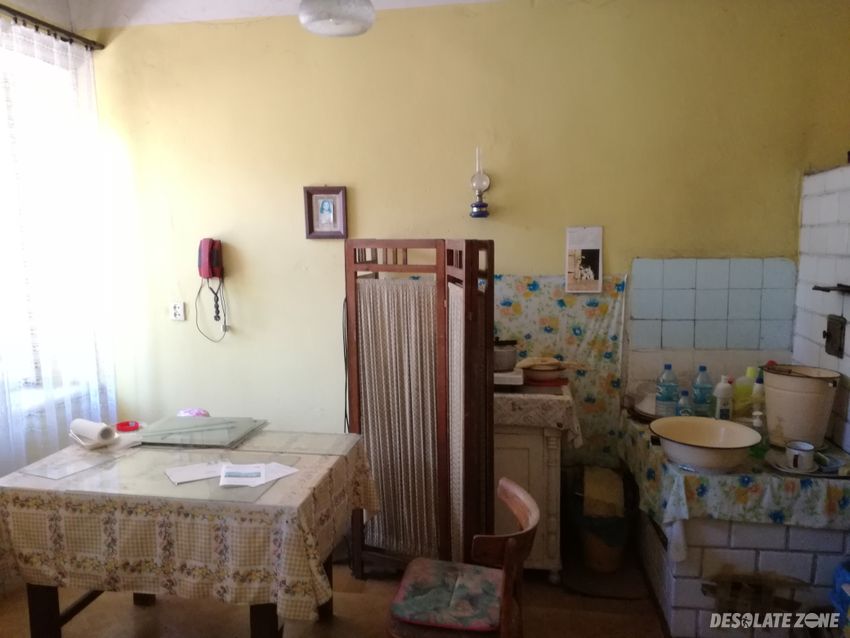 Opuszczone mieszkanie w kamienicy