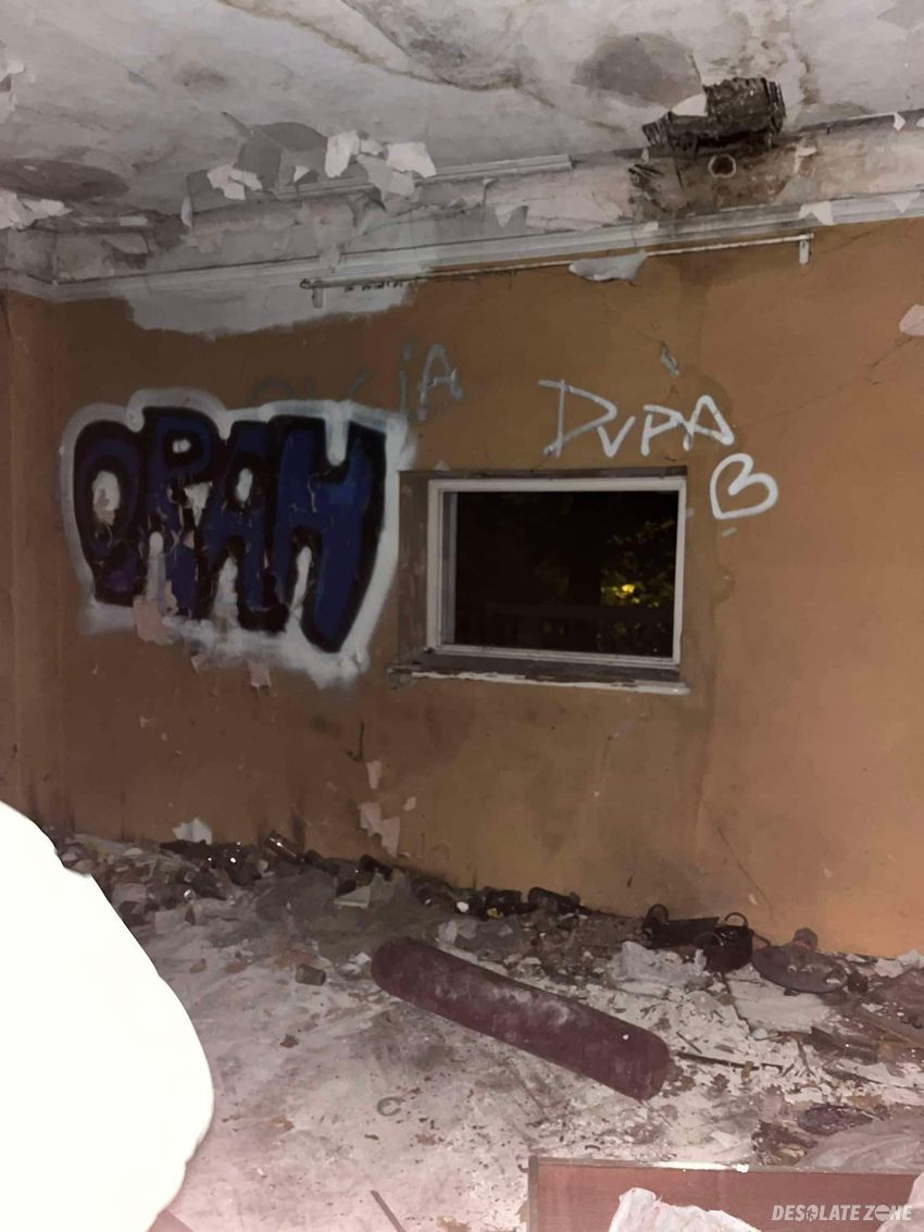 Opuszczona restauracja baszta (willa z x i x wieku)