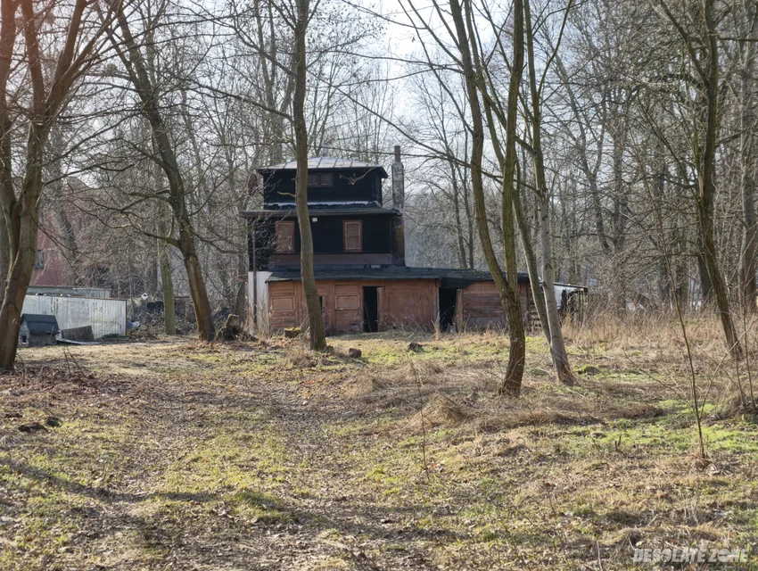 Mały ale 2-piętrowy domek