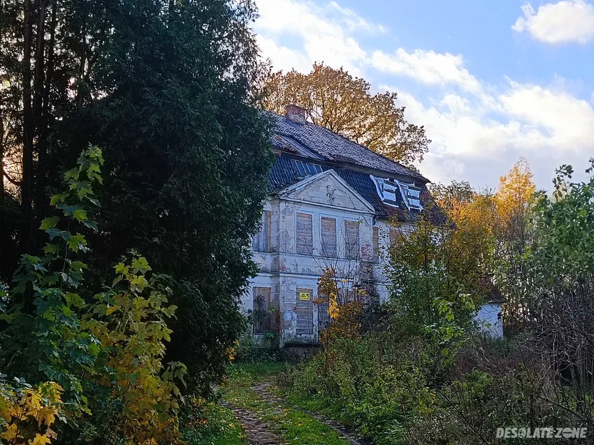 Opuszczony pałac w bęsi - zdjęcie 1/4