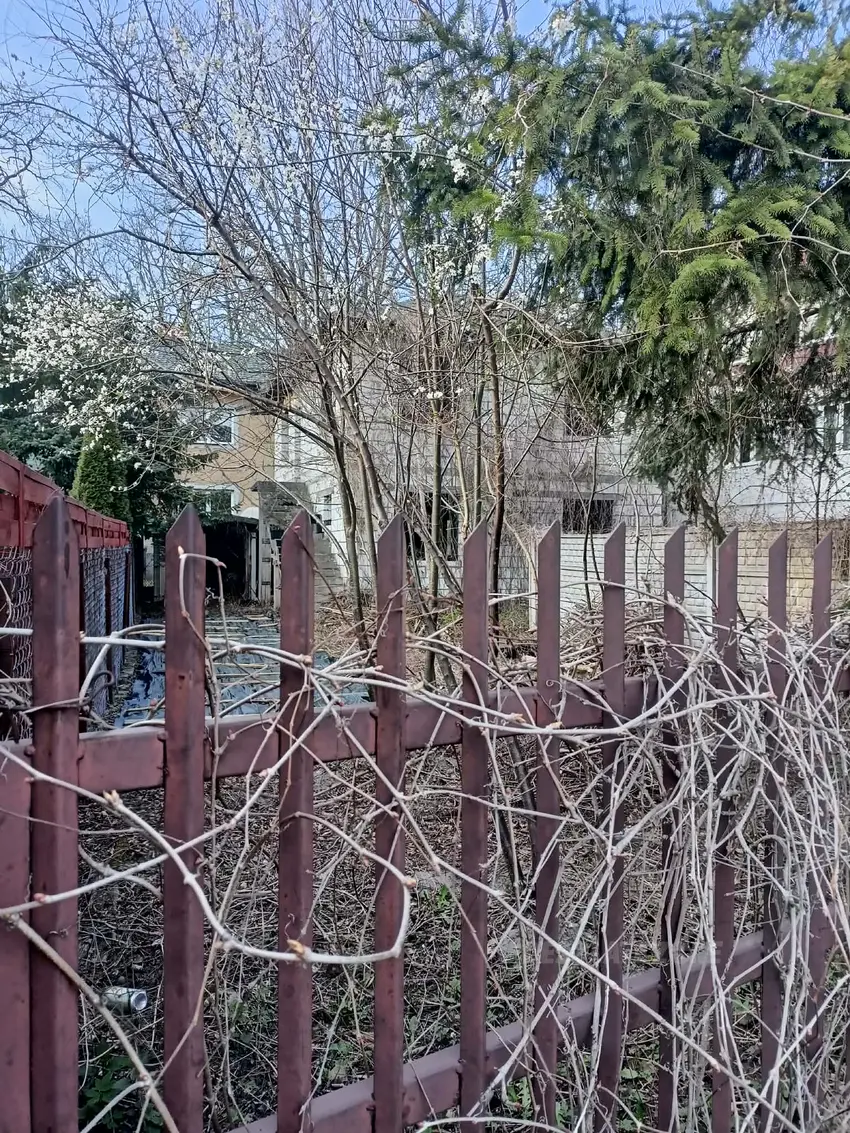 Niedokończony dom przy cegielni - zdjęcie 1/3