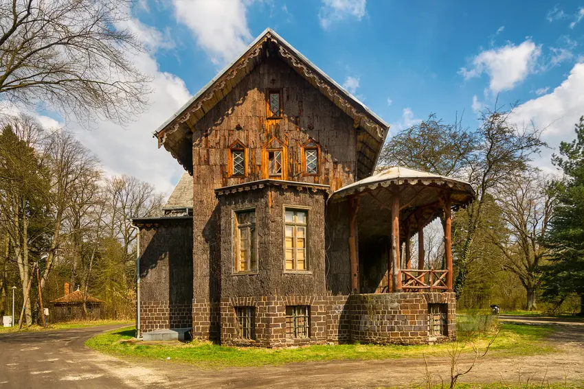 Pałacyk obity korą dębu , moja wola - photo 1/4