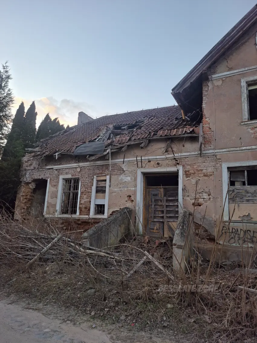 Opuszczona posiadłość bukwałd - zdjęcie 1/4