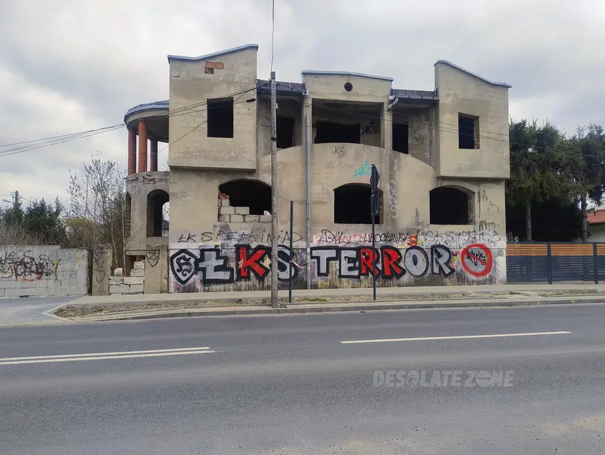 Opuszczona willa na rokiciu - photo 1/4