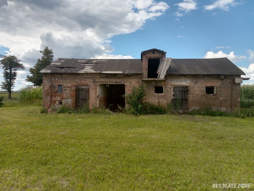 Dom z szopą biskupice