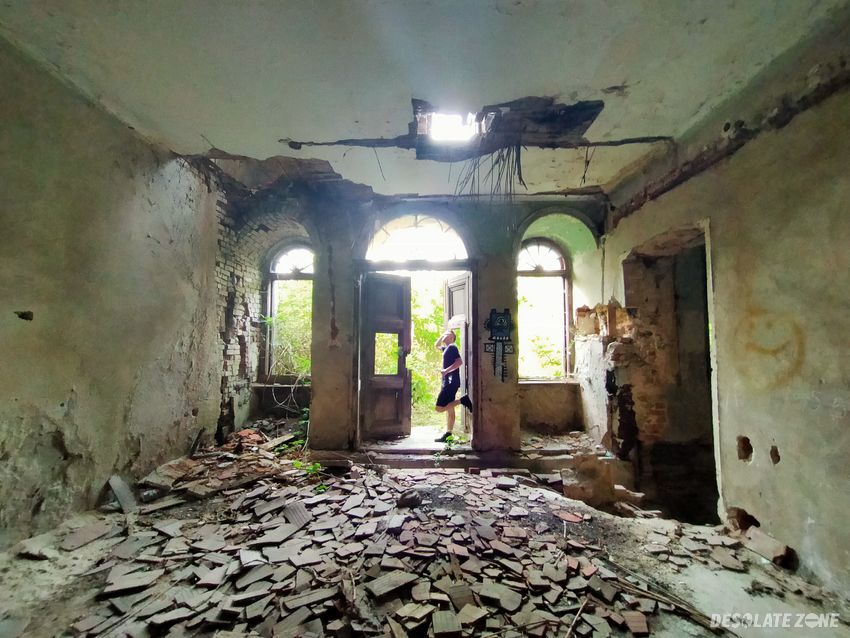 Pałac samobójców, glinka