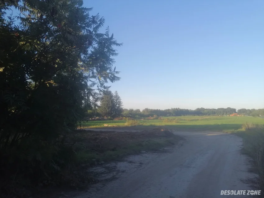 Stara hale koło cmentarza batowickiego - zdjęcie 1/4