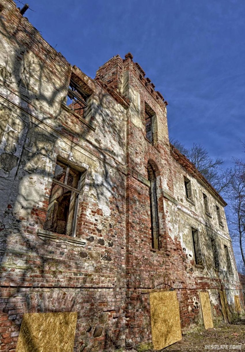 Ruiny dworu, studzieniec