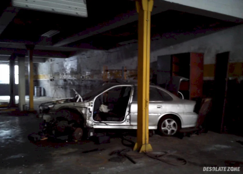 Opuszczony salon o p e l- general motors, bulwarowa 4, Łódź, Łódź