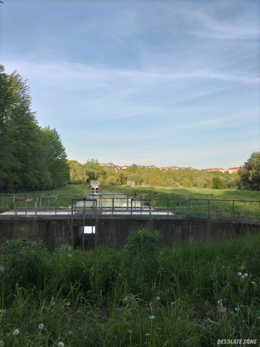 Opuszczona stacja ścieków lub wody