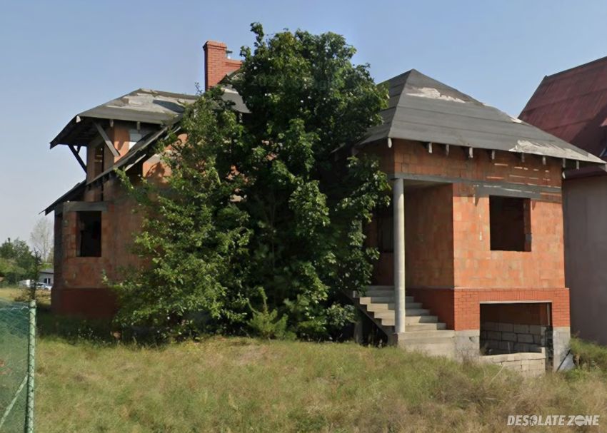 Opuszczony niedokończony dom