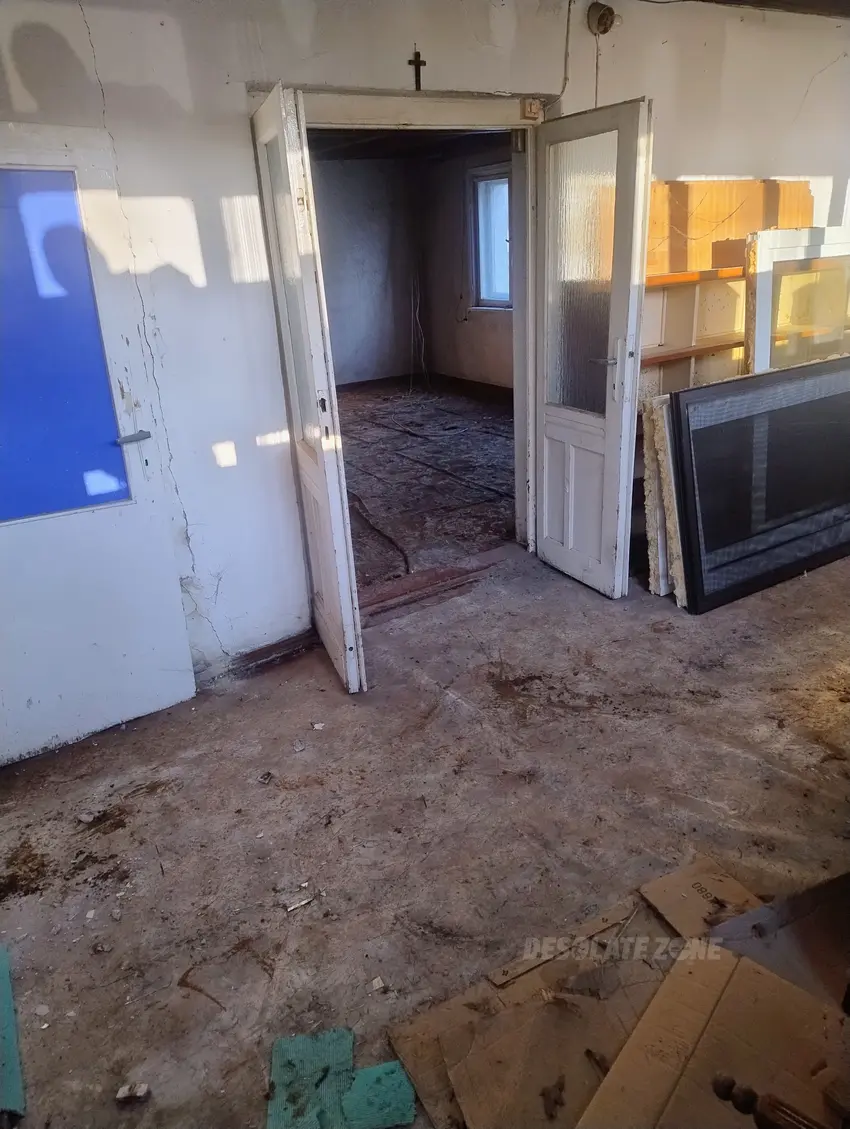 Mały ale 2-piętrowy domek - zdjęcie 1/4