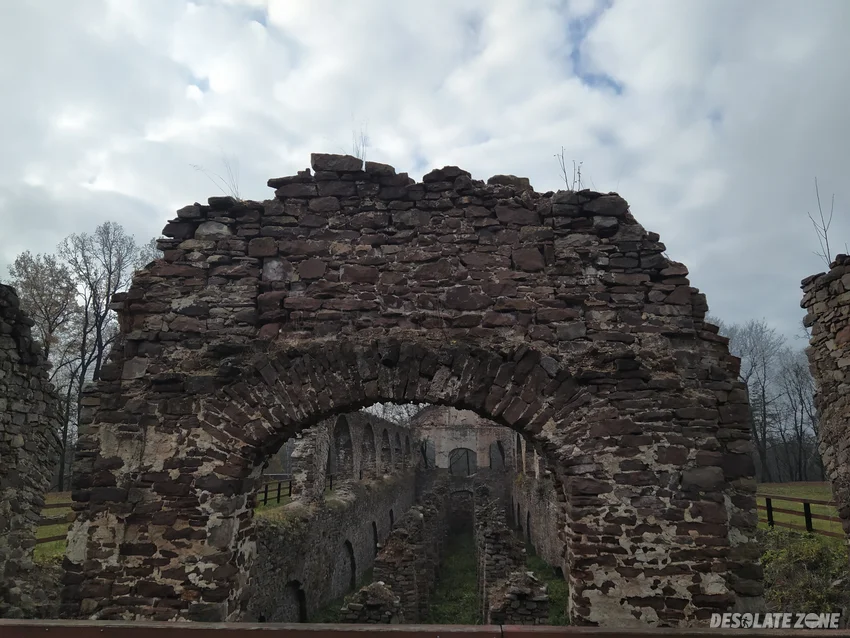 Ruiny zakładu wielkopiecowego