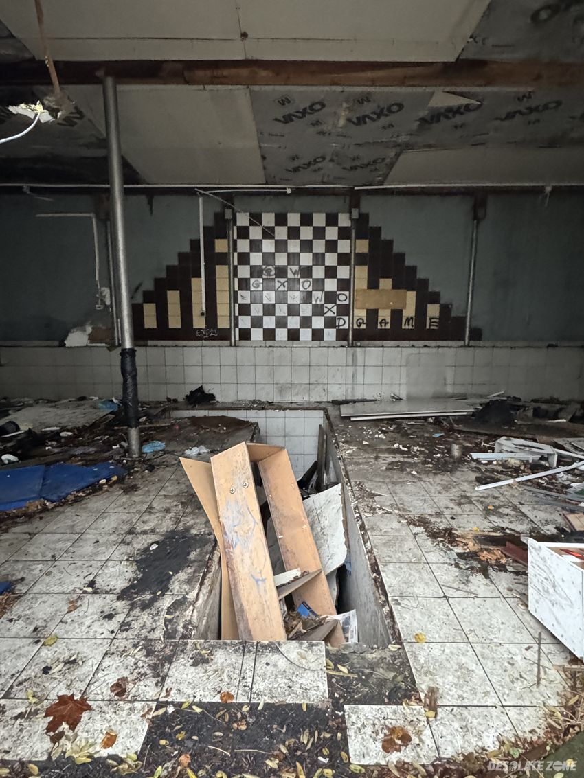 O p u s z c z o n y s k l e p z pŁ y t k a m i