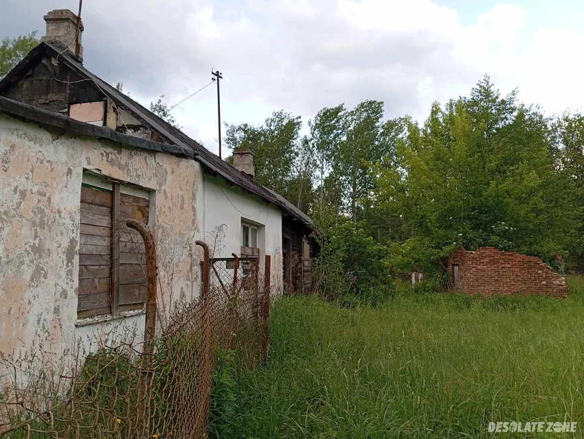 Opuszczony dom i posesja