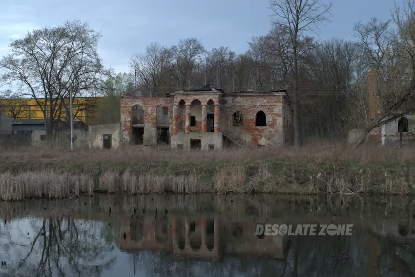Zespół dworski i folwarczny - zdjęcie 1/5