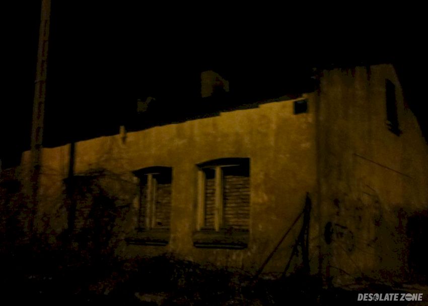 Opuszczony dom z gospodarstwem , nery