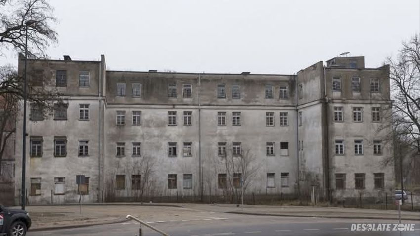 Opuszczony szpital psychiatryczny/szkoła